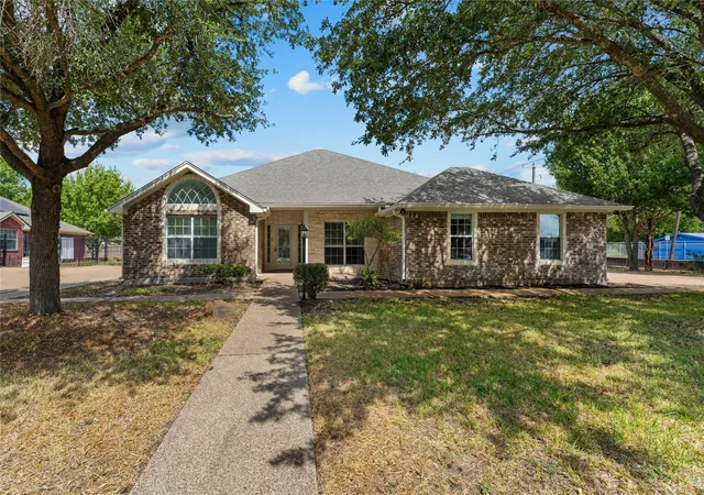 Photo 1 of Single family home for sale at 303 S Cedar Ridge Cir, Robinson, TX 76706 | MLS# 21386256 | Listing updated on 2026-09-15