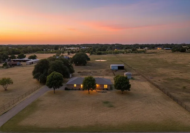 Photo 1 of Single family home for sale at 330 Reed Rd, Granbury, TX 76049 | MLS# 21386850 | Listing updated on 2026-10-05