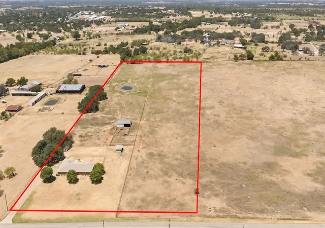 Photo 2 of Single family home for sale at 330 Reed Rd, Granbury, TX 76049 | MLS# 21386850 | Listing updated on 2026-10-05