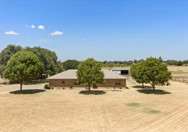 Photo 3 of Single family home for sale at 330 Reed Rd, Granbury, TX 76049 | MLS# 21386850 | Listing updated on 2026-10-05
