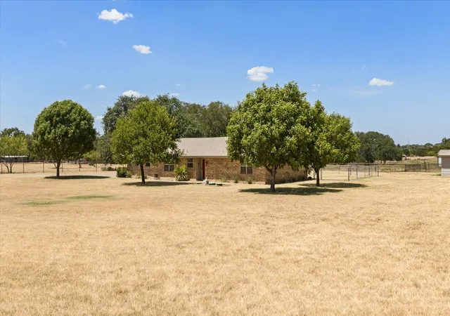 Photo 4 of Single family home for sale at 330 Reed Rd, Granbury, TX 76049 | MLS# 21386850 | Listing updated on 2026-10-05