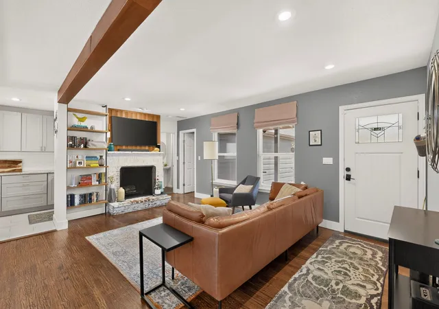 Photo 2 of Single family home for sale at 633 Strong St, Dallas, TX 75208 | MLS# 21386384 | Listing updated on 2026-10-05