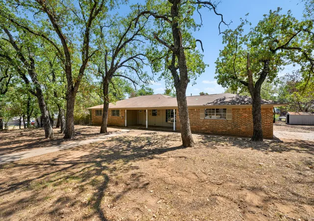 Photo 2 of Single family home for sale at 303 32nd Street, Mineral Wells, TX 76067 | MLS# 21386966 | Listing updated on 2026-09-16