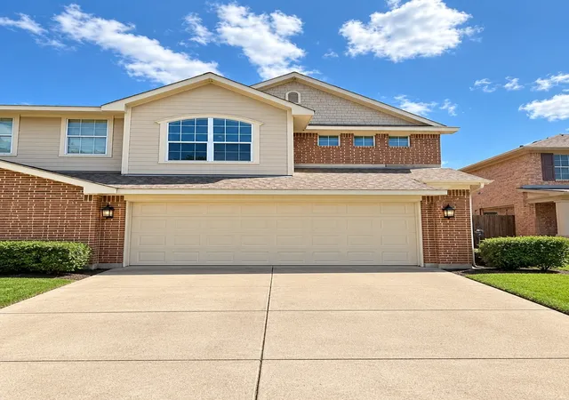 Townhouse for sale at 1412 Ravenwood Dr, Mansfield, TX 76063 | MLS# 21374925