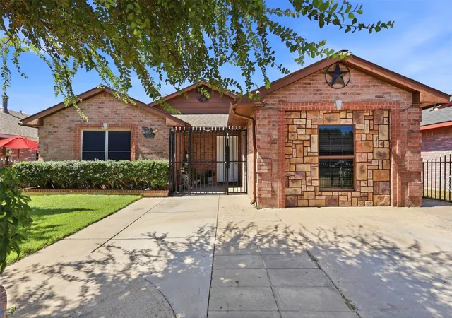 Photo 1 of Single family home for sale at 4704 Lizzy Dr, Dallas, TX 75211 | MLS# 21385728 | Listing updated on 2026-10-03