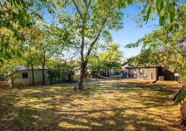 Photo 2 of Single family home for sale at 306 Hall St, Whitesboro, TX 76273 | MLS# 21387007 | Listing updated on 2026-09-29