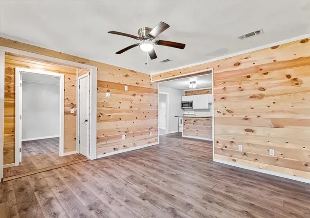Photo 3 of Single family home for sale at 306 Hall St, Whitesboro, TX 76273 | MLS# 21387007 | Listing updated on 2026-09-29