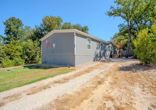 Photo 3 of Manufactured home for sale at 5913 N Oklahoma Trl, Granbury, TX 76048 | MLS# 21386954 | Listing updated on 2026-09-15