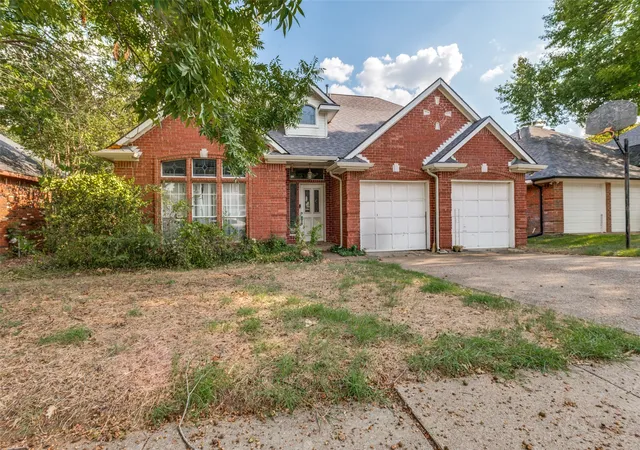 Photo 2 of Single family home for sale at 3312 Paint Brush Ln, Bedford, TX 76021 | MLS# 21385906 | Listing updated on 2026-09-22