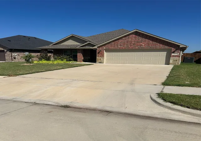 Photo 2 of Single family home for sale at 806 Ransom Way, Greenville, TX 75402 | MLS# 21383705 | Listing updated on 2026-10-03