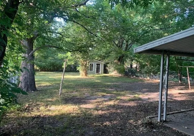 Photo 2 of Single family home for sale at 611 E 10th Street, Bonham, TX 75418 | MLS# 21385637 | Listing updated on 2026-09-16