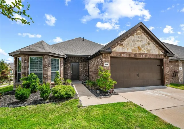 Photo 2 of Single family home for sale at 228 Garden Grv Dr, Waxahachie, TX 75165 | MLS# 21387075 | Listing updated on 2026-10-07