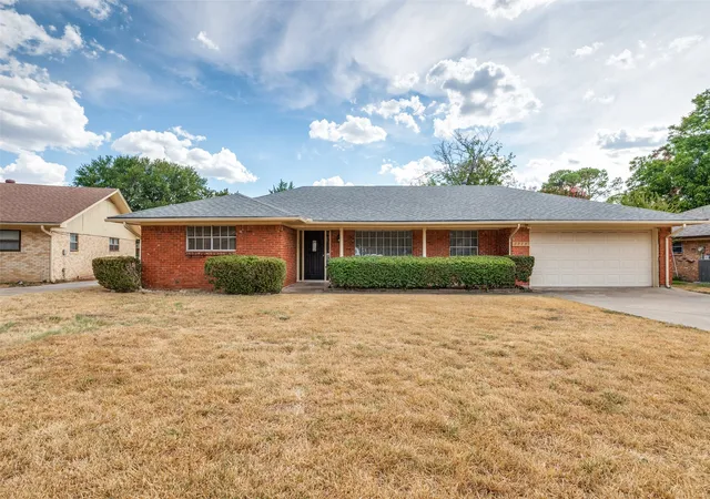 Photo 1 of Single family home for sale at 1713 Briardale Ct, Arlington, TX 76013 | MLS# 21387096 | Listing updated on 2026-10-03