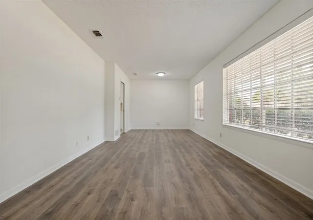 Photo 3 of Single family home for sale at 1713 Briardale Ct, Arlington, TX 76013 | MLS# 21387096 | Listing updated on 2026-10-03