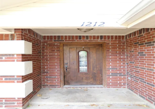 Photo 2 of Single family home for sale at 1212 Paco, Denton, TX 76209 | MLS# 21387106 | Listing updated on 2026-09-16