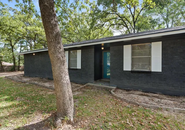 Photo 2 of Single family home for sale at 142 Mary Grace, Fairfield, TX 75840 | MLS# 21387111 | Listing updated on 2026-10-27
