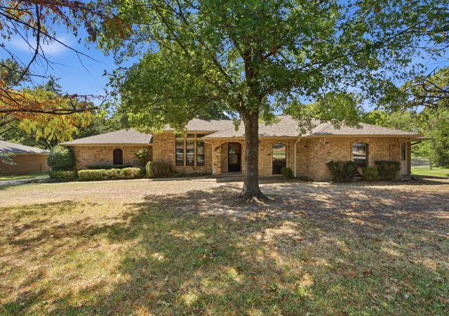 Photo 1 of Single family home for sale at 109 Clover Dr, Gun Barrel City, TX 75156 | MLS# 21362232 | Listing updated on 2026-09-19
