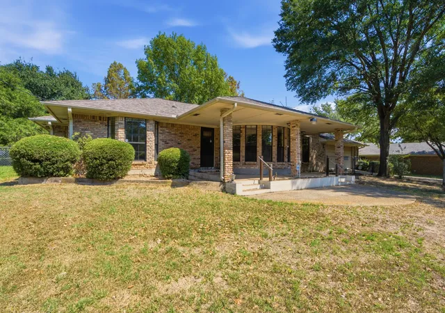 Photo 2 of Single family home for sale at 109 Clover Dr, Gun Barrel City, TX 75156 | MLS# 21362232 | Listing updated on 2026-09-19