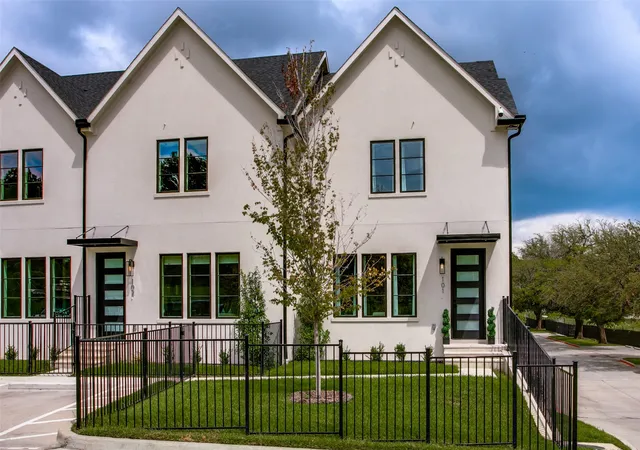 Photo 2 of Sale Pending at 7207 Gaston Ave #102, Dallas, TX 75214 | MLS# 21387142 | Listing updated on 2026-10-02