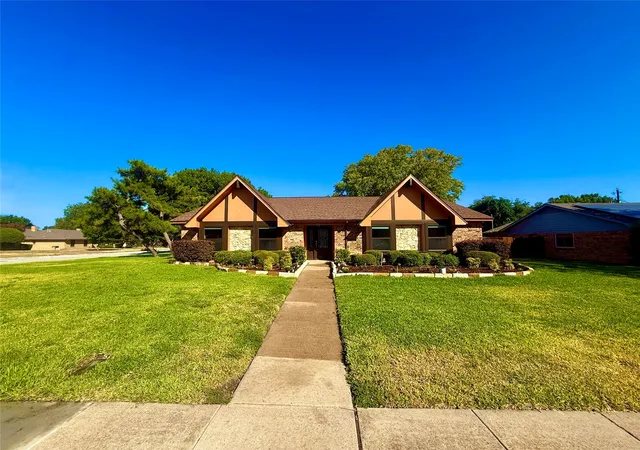 Photo 1 of Single family home for sale at 442 Valley Glen Dr, Richardson, TX 75080 | MLS# 21387159 | Listing updated on 2026-10-09