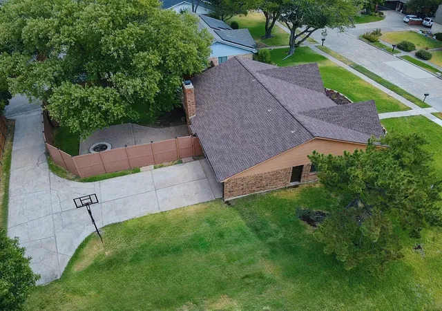 Photo 3 of Single family home for sale at 442 Valley Glen Dr, Richardson, TX 75080 | MLS# 21387159 | Listing updated on 2026-10-09