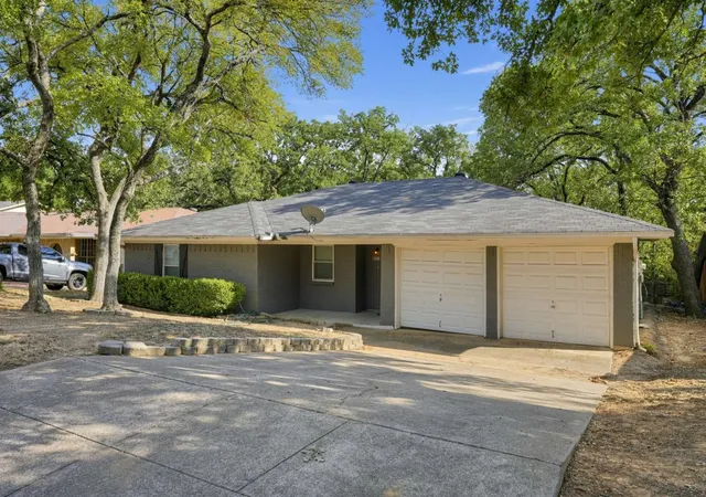 Photo 2 of Single family home for sale at 7632 Beckwood Dr, Fort Worth, TX 76112 | MLS# 21387165 | Listing updated on 2026-10-06