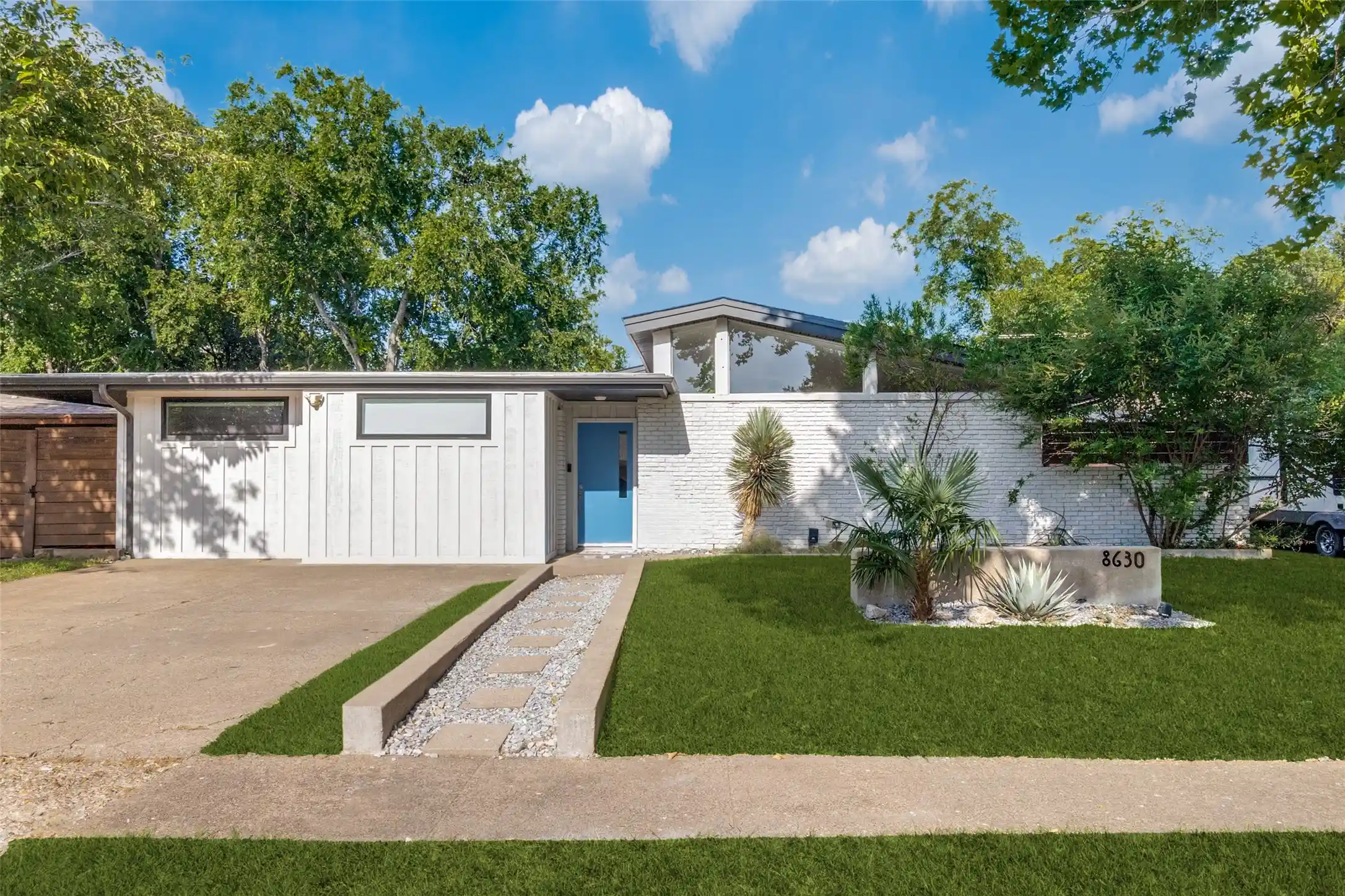 Photo 1 of Single family home for sale at 8630 Rolling Rock Ln, Dallas, TX 75238 | MLS# 21387163 | Listing updated on 2026-10-25