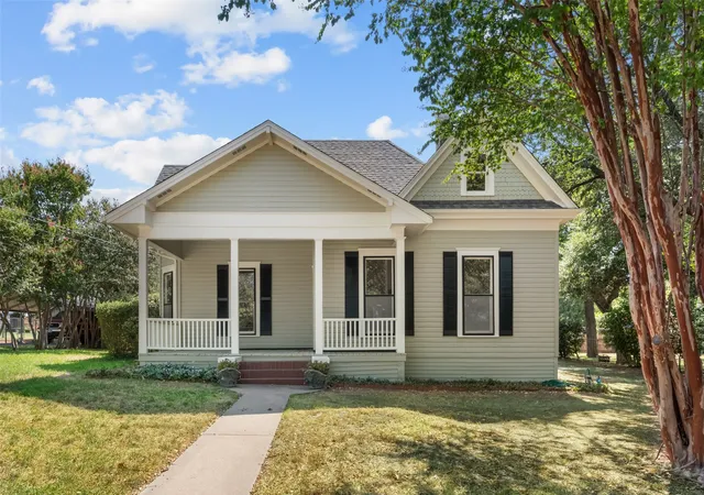 Photo 1 of Single family home for sale at 206 E Josephine St, Weatherford, TX 76086 | MLS# 21387263 | Listing updated on 2026-10-04