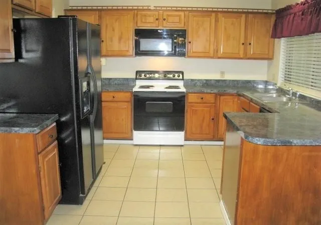 Photo 3 of Sale Pending at 2931 Kimberly Dr, Grapevine, TX 76051 | MLS# 21387237 | Listing updated on 2026-09-30