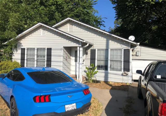 Photo 1 of Single family home for sale at 404 N Mill St, Bowie, TX 76230 | MLS# 21387272 | Listing updated on 2026-10-01