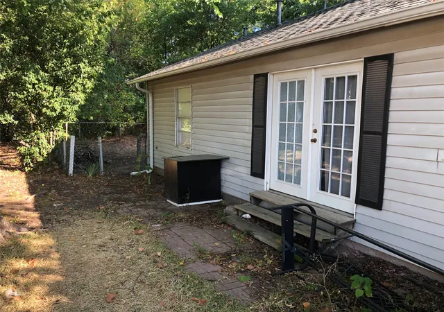 Photo 3 of Single family home for sale at 404 N Mill St, Bowie, TX 76230 | MLS# 21387272 | Listing updated on 2026-10-01