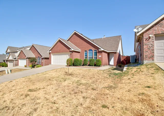 Photo 3 of Single family home for sale at 9001 Wild Rose Ln, Cross Roads, TX 76227 | MLS# 21378295 | Listing updated on 2026-09-27