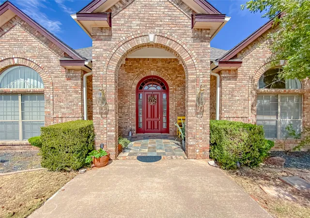 Photo 3 of Single family home for sale at 549 Country Pl S, Abilene, TX 79606 | MLS# 21387226 | Listing updated on 2026-09-19