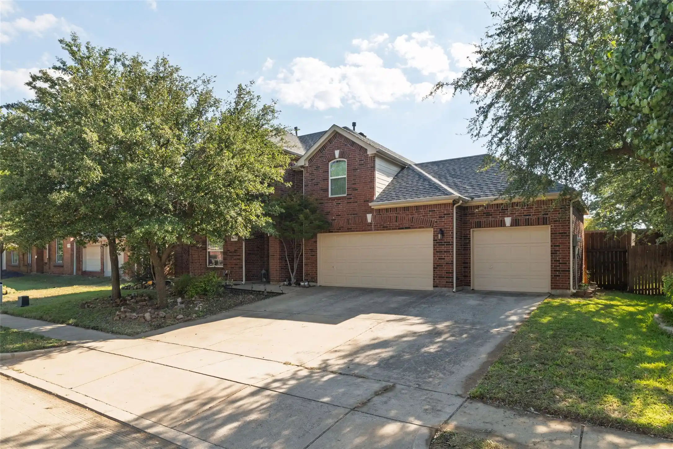 Photo 1 of Single family home for sale at 11845 Warbler Ln, Fort Worth, TX 76244 | MLS# 21387363 | Listing updated on 2026-10-15