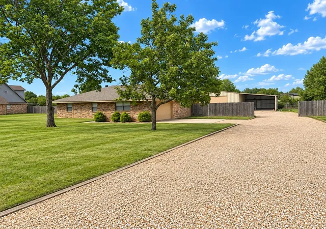 Photo 1 of Single family home for sale at 141 S Meadowbrook Dr, Pottsboro, TX 75076 | MLS# 21381021 | Listing updated on 2026-09-16