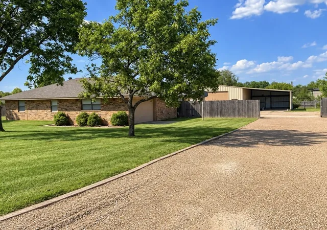 Photo 2 of Single family home for sale at 141 S Meadowbrook Dr, Pottsboro, TX 75076 | MLS# 21381021 | Listing updated on 2026-09-16