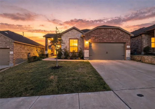 Photo 1 of Single family home for sale at 9733 New Bern Dr, Fort Worth, TX 76108 | MLS# 21386856 | Listing updated on 2026-09-30