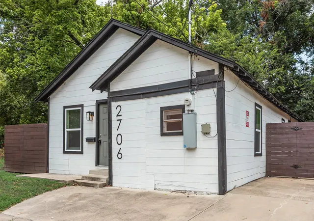 Photo 2 of Single family home for sale at 2706 Hector St, Dallas, TX 75210 | MLS# 21386747 | Listing updated on 2026-10-28