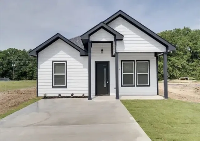 Photo 1 of Single family home for sale at 116 Bowie St, Mabank, TX 75156 | MLS# 21387403 | Listing updated on 2026-10-03