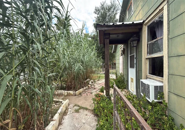 Photo 2 of Single family home for sale at 377 Tom Sawyer St, Evant, TX 76525 | MLS# 21387394 | Listing updated on 2026-09-16
