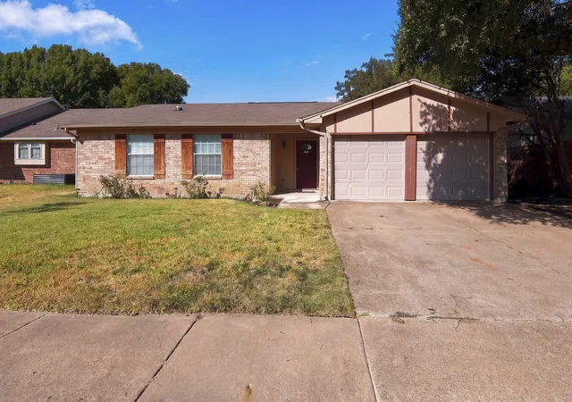 Photo 1 of Single family home for sale at 7917 Berrybrook Dr, Watauga, TX 76148 | MLS# 21387406 | Listing updated on 2026-09-28