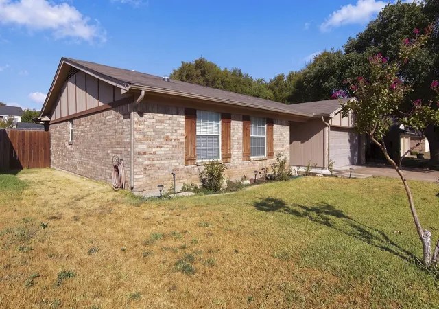 Photo 2 of Single family home for sale at 7917 Berrybrook Dr, Watauga, TX 76148 | MLS# 21387406 | Listing updated on 2026-09-28