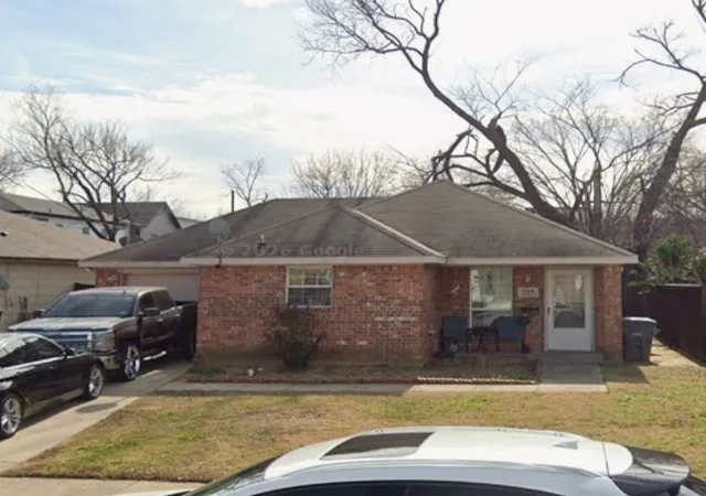 Photo 1 of Sale Pending at 918 Bayonne St, Dallas, TX 75212 | MLS# 21387374 | Listing updated on 2026-09-28