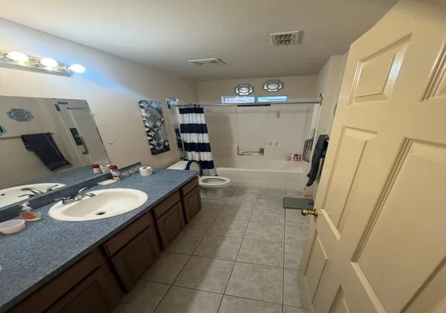 Photo 3 of Sale Pending at 918 Bayonne St, Dallas, TX 75212 | MLS# 21387374 | Listing updated on 2026-09-28
