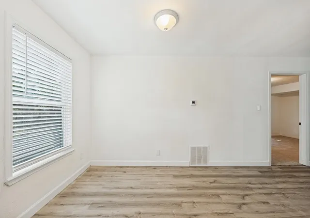 Photo 3 of Single family home for sale at 140 Edgefield Dr, Garland, TX 75040 | MLS# 21385970 | Listing updated on 2026-10-06