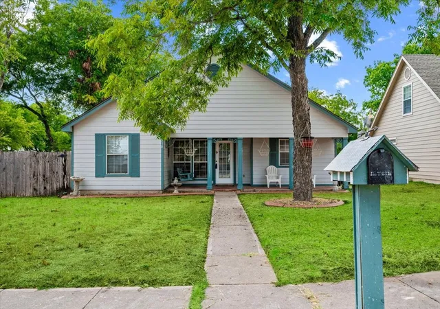 Photo 1 of Sale Pending at 510 E Ave F, Midlothian, TX 76065 | MLS# 21387449 | Listing updated on 2026-10-01