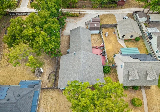 Photo 3 of Sale Pending at 510 E Ave F, Midlothian, TX 76065 | MLS# 21387449 | Listing updated on 2026-10-01
