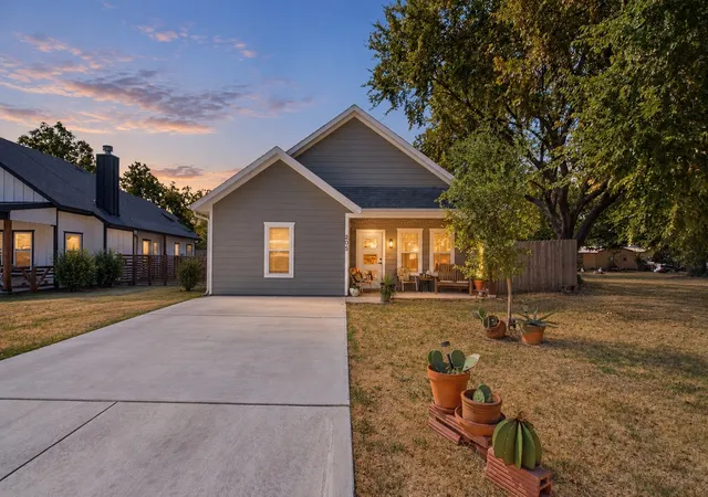 Photo 1 of Single family home for sale at 205 Owens St, Bridgeport, TX 76426 | MLS# 21386755 | Listing updated on 2026-09-16