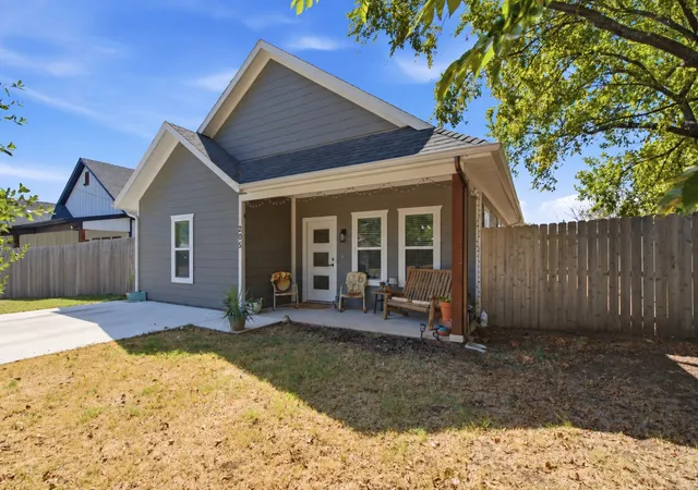 Photo 2 of Single family home for sale at 205 Owens St, Bridgeport, TX 76426 | MLS# 21386755 | Listing updated on 2026-09-16