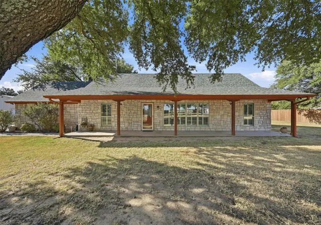 Photo 2 of Single family home for sale at 212 Bobby Sam Ct, Collinsville, TX 76233 | MLS# 21382217 | Listing updated on 2026-10-05